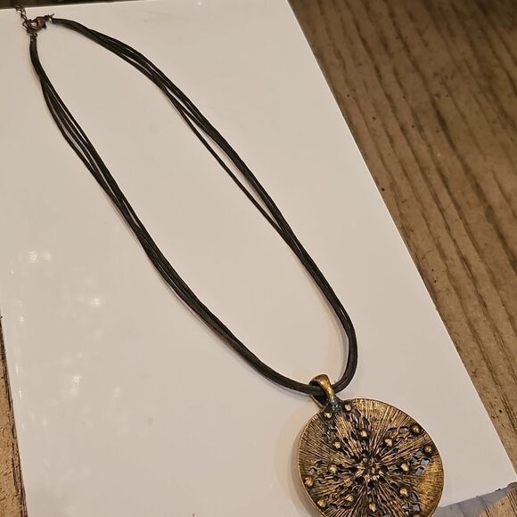 Elegant Bronze and Gold Pendant Necklace - Picture 4 of 6